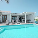 Achaman - Peace, Sea Views And Heated Pool