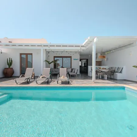 Achaman - Peace, Sea Views And Heated Pool Playa Blanca (Lanzarote)