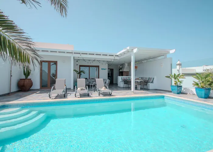 Achaman - Peace, Sea Views And Heated Pool