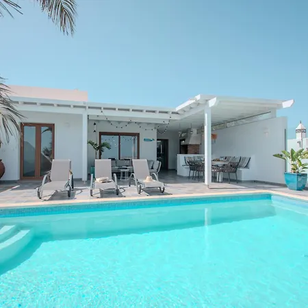 Achaman - Peace, Sea Views And Heated Pool